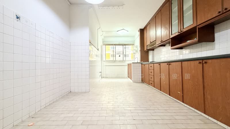 219 Tampines Street 24 HDB Flat For Sale at S$ 480,000 | PropertyGuru Singapore - Kitchen