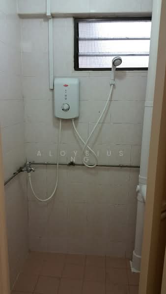 25 Sin Ming Road HDB Flat For Sale at S$ 538,888 | PropertyGuru Singapore - Bathroom