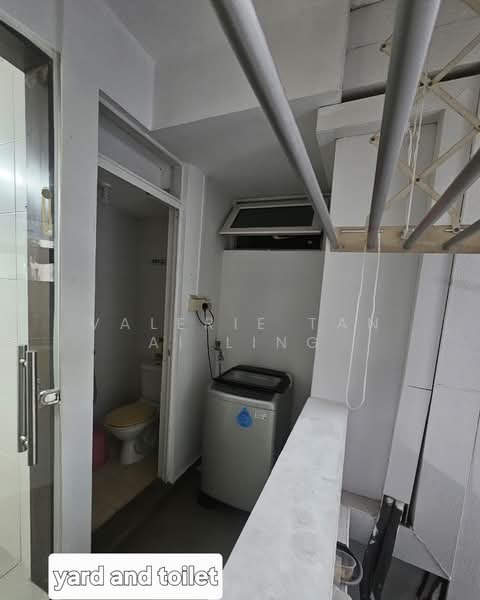 The Warren Apartment For Sale at S$ 1,455,000 | PropertyGuru Singapore - Bathroom