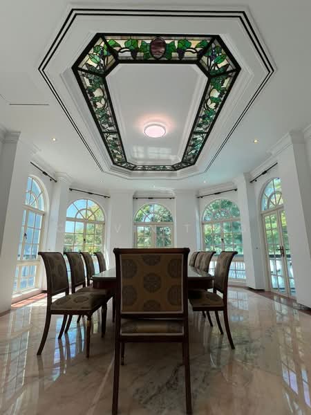 Beautifully Renovated GCB at Old Holland Road, , 6 Bedrooms, 12,000 sqft, Good Class Bungalow For Rent, by Calvin Ting, 500070132 - Dining Room - PropertyGuru.com.sg