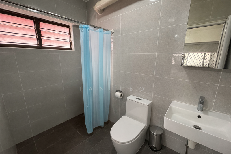 442 Sin Ming Avenue HDB Flat For Sale at S$ 980,000 | PropertyGuru Singapore - Bathroom