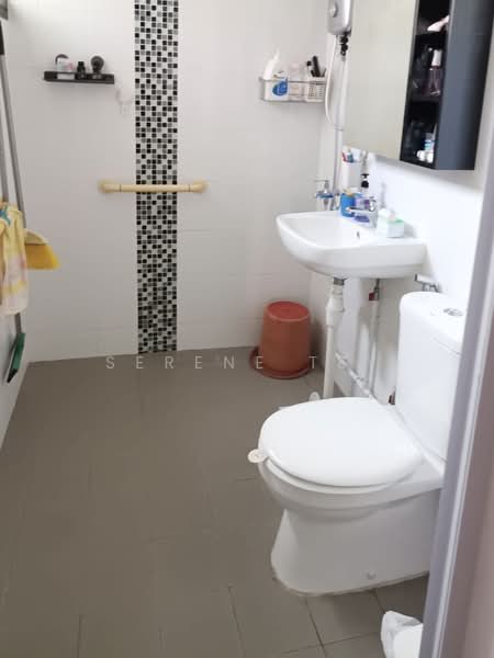 663 Yishun Avenue 4, 663 Yishun Avenue 4, 3 Bedrooms, 893 sqft, HDB Flat For Rent, by Serene Tey, 500070152 - Bathroom - PropertyGuru.com.sg