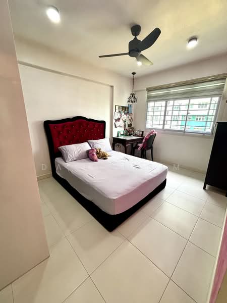 315C Yishun Avenue 9 HDB Flat For Sale at S$ 680,000 | PropertyGuru Singapore - Master Bedroom