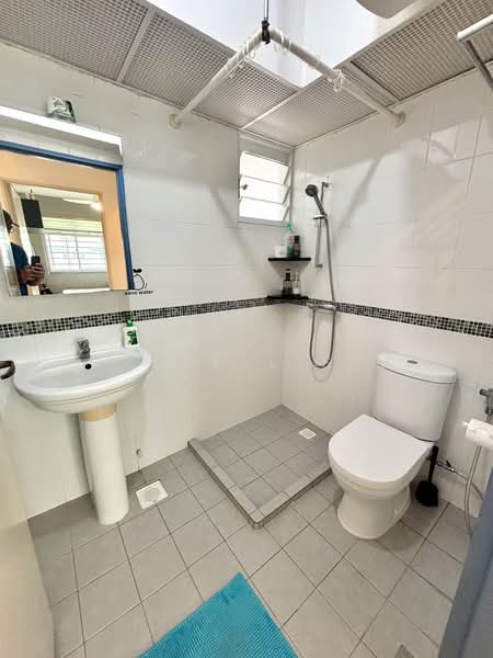 315C Yishun Avenue 9 HDB Flat For Sale at S$ 680,000 | PropertyGuru Singapore - Bathroom 2