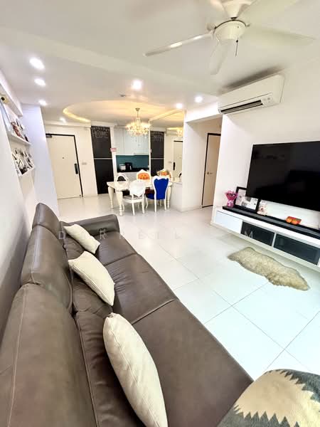 315C Yishun Avenue 9 HDB Flat For Sale at S$ 680,000 | PropertyGuru Singapore - Living Room