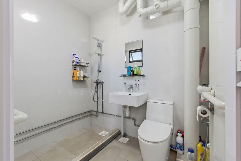 228 Pending Road HDB Flat For Sale at S$ 930,000 | PropertyGuru Singapore - Bathroom