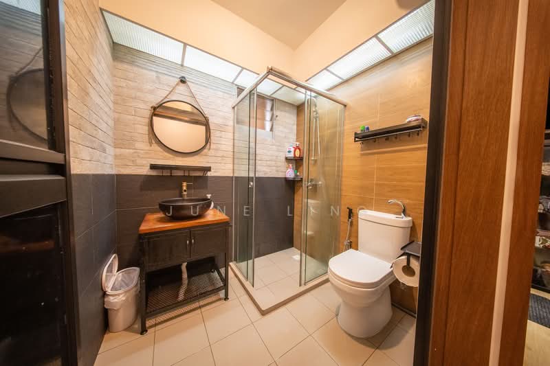 875B Tampines Street 86 HDB Flat For Sale at S$ 749,999 | PropertyGuru Singapore - Common Bathroom