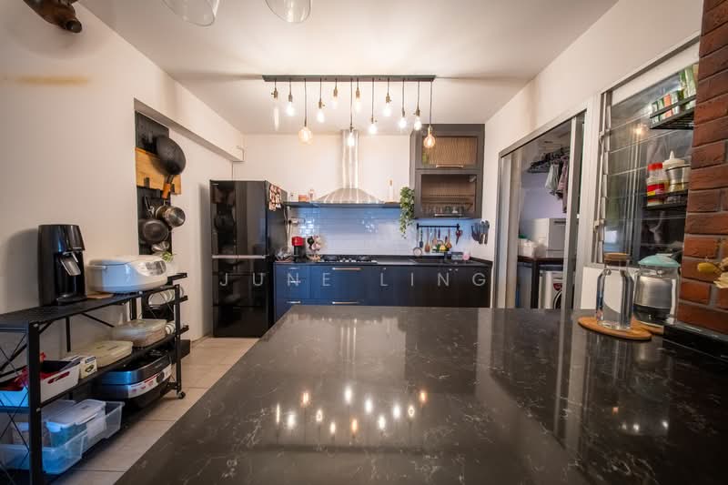 875B Tampines Street 86 HDB Flat For Sale at S$ 749,999 | PropertyGuru Singapore - Kitchen