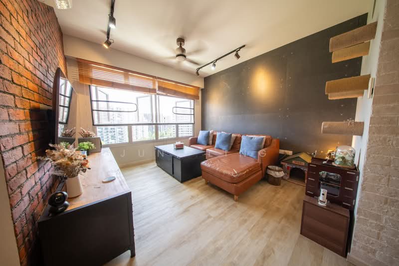 875B Tampines Street 86 HDB Flat For Sale at S$ 749,999 | PropertyGuru Singapore - Living Room