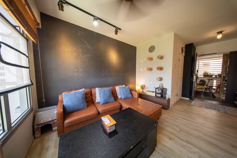 875B Tampines Street 86 HDB Flat For Sale at S$ 749,999 | PropertyGuru Singapore - Living Room