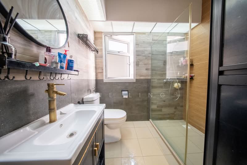 875B Tampines Street 86 HDB Flat For Sale at S$ 749,999 | PropertyGuru Singapore - Master Bathroom