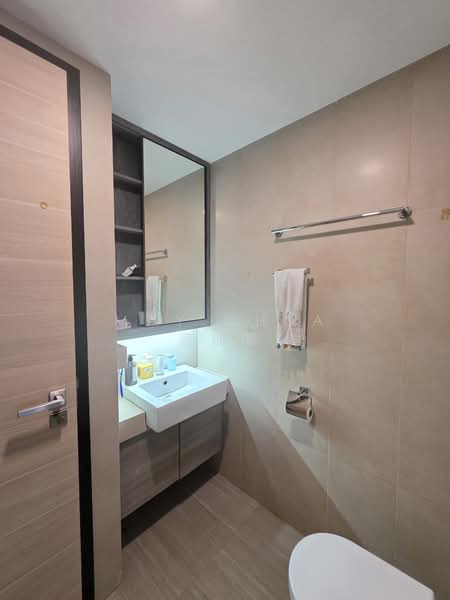 Botannia Condominium For Sale at S$ 2,360,000 | PropertyGuru Singapore - Conmon Bathroom