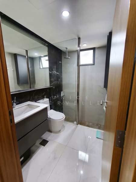 Watertown Condominium For Sale at S$ 970,000 | PropertyGuru Singapore - Bathroom