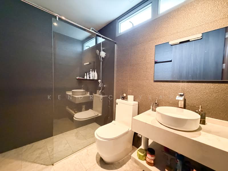 Skies Miltonia Condominium For Sale at S$ 1,350,000 | PropertyGuru Singapore - Bathroom