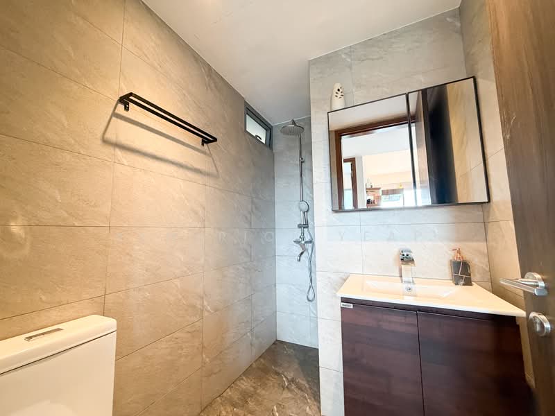 Skies Miltonia Condominium For Sale at S$ 1,350,000 | PropertyGuru Singapore - Bathroom