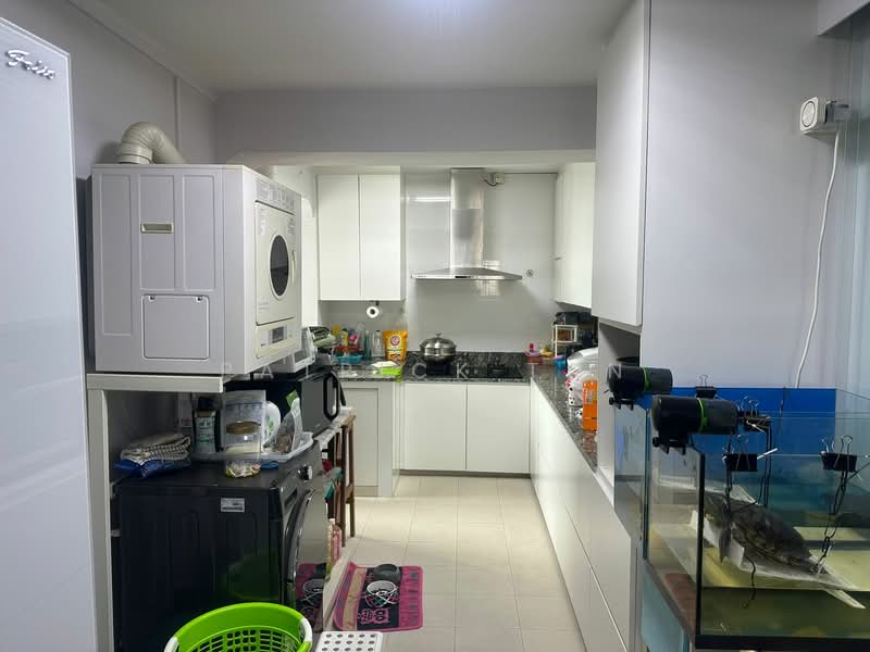 68 Bedok South Avenue 3 HDB Flat For Sale at S$ 850,000 | PropertyGuru Singapore - Kitchen