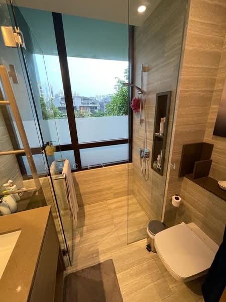 The Crest Condominium For Sale at S$ 1,790,000 | PropertyGuru Singapore - Bathroom
