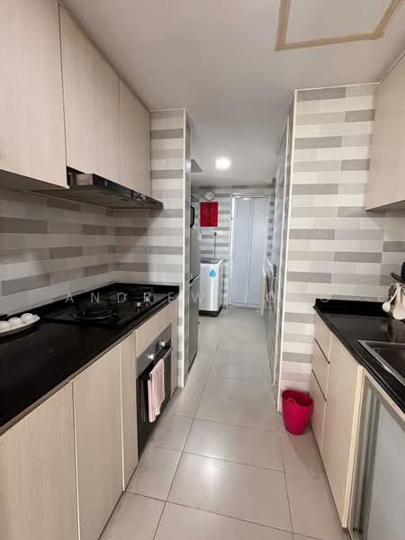 The Quartz Condominium For Sale at S$ 2,799,999 | PropertyGuru Singapore - Kitchen