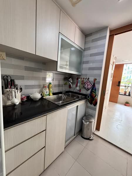 The Quartz Condominium For Sale at S$ 2,799,999 | PropertyGuru Singapore - Kitchen