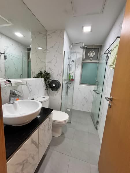 The Quartz Condominium For Sale at S$ 2,799,999 | PropertyGuru Singapore - Bathroom
