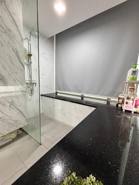 The Quartz Condominium For Sale at S$ 2,799,999 | PropertyGuru Singapore - Bathroom