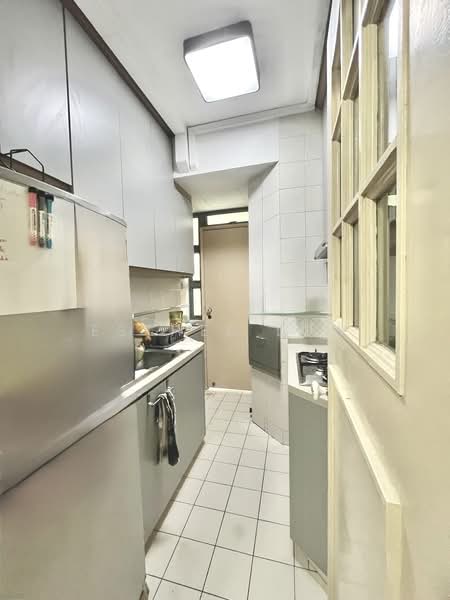 West Bay Condo, 50 West Coast Crescent, 1 Bedroom, 420 sqft, Condominium For Rent, by Esther Low, 500070234 - Kitchen - PropertyGuru.com.sg