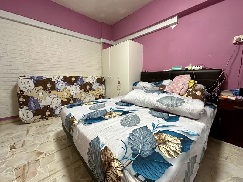 310 Jurong East Street 32 HDB Flat For Sale at S$ 568,000 | PropertyGuru Singapore - Bedroom
