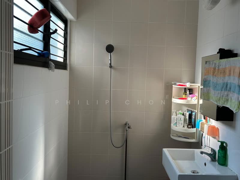 53 Teban Gardens Road HDB Flat For Sale at S$ 495,000 | PropertyGuru Singapore - Bathroom