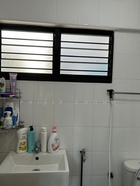 53 Teban Gardens Road HDB Flat For Sale at S$ 495,000 | PropertyGuru Singapore - Bathroom