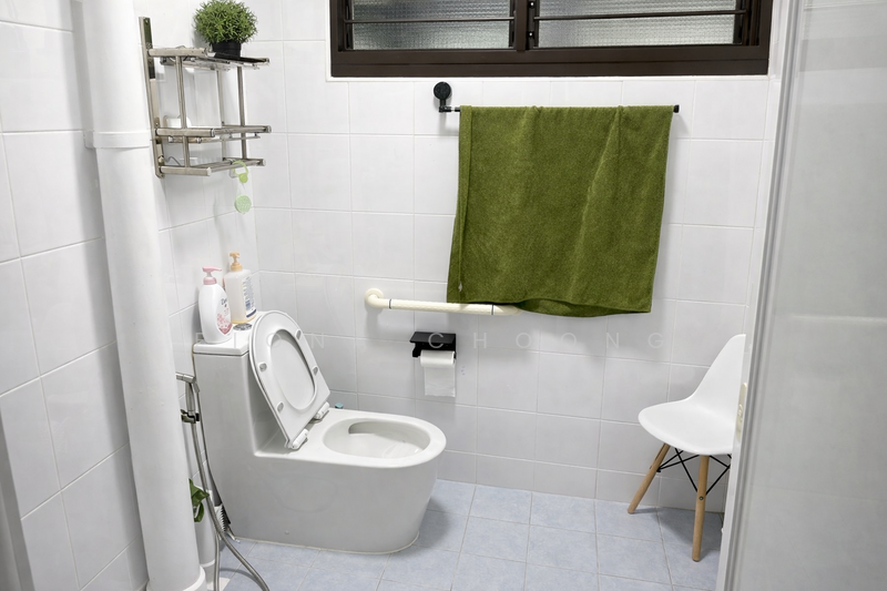 325 Clementi Avenue 5, 325 Clementi Avenue 5, Room Rental, 100 sqft, HDB Flat For Rent, by Fiona Choong, 500070257 - Bathroom - PropertyGuru.com.sg