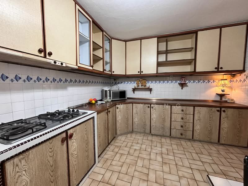 124 Tampines Street 11 HDB Flat For Sale at S$ 948,888 | PropertyGuru Singapore - Kitchen