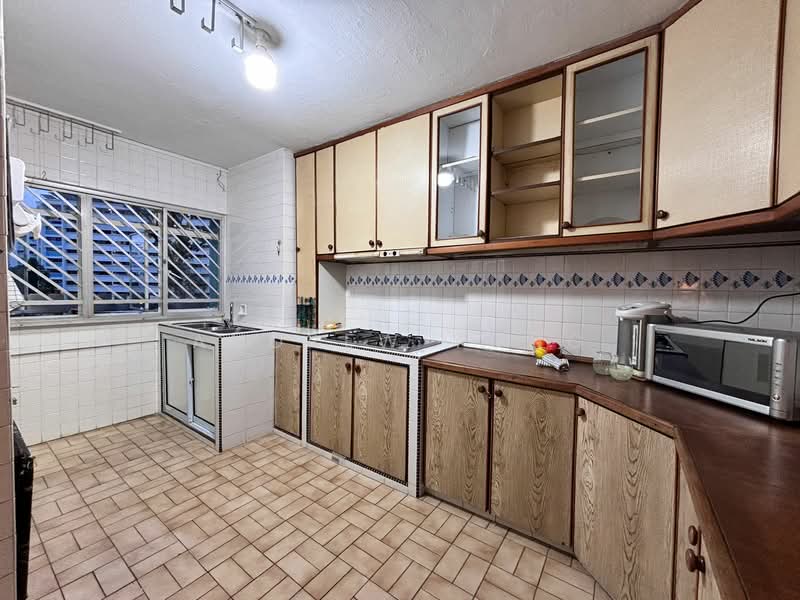 124 Tampines Street 11 HDB Flat For Sale at S$ 948,888 | PropertyGuru Singapore - Kitchen