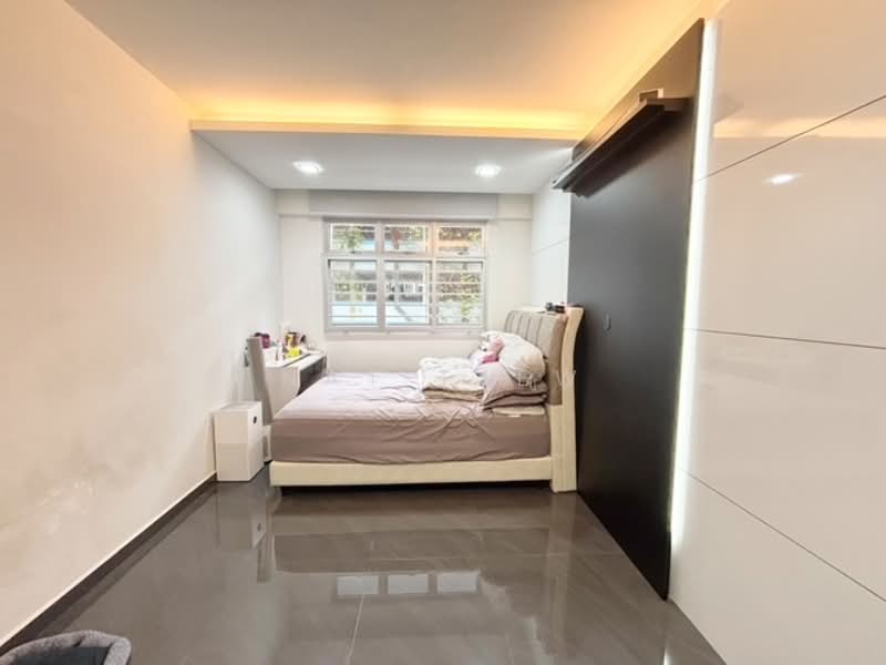 879B Tampines Avenue 8 HDB Flat For Sale at S$ 749,000 | PropertyGuru Singapore - Bedroom