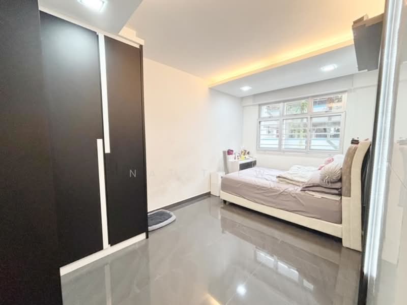 879B Tampines Avenue 8 HDB Flat For Sale at S$ 749,000 | PropertyGuru Singapore - Bedroom