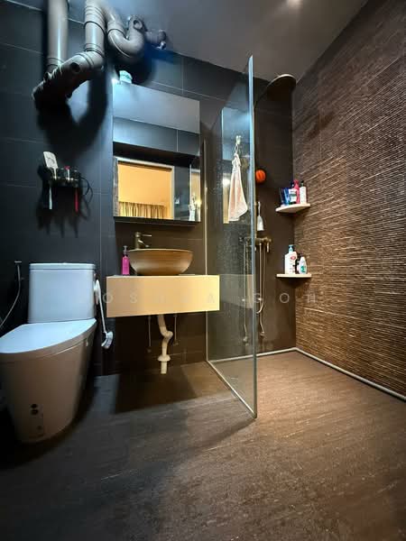 82B Lorong 4 Toa Payoh HDB Flat For Sale at S$ 1,038,000 | PropertyGuru Singapore - Bathroom