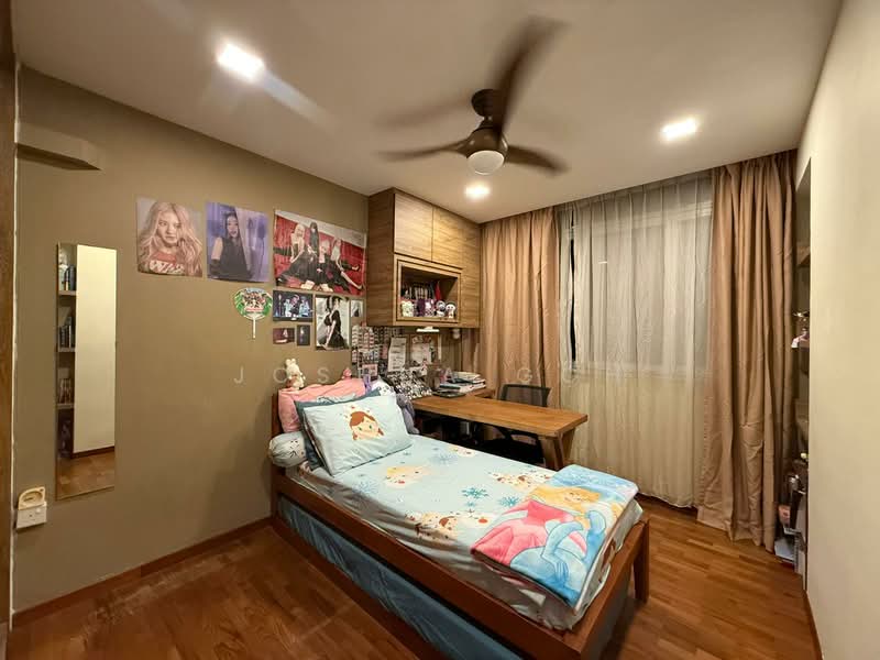 82B Lorong 4 Toa Payoh HDB Flat For Sale at S$ 1,038,000 | PropertyGuru Singapore - Bedroom