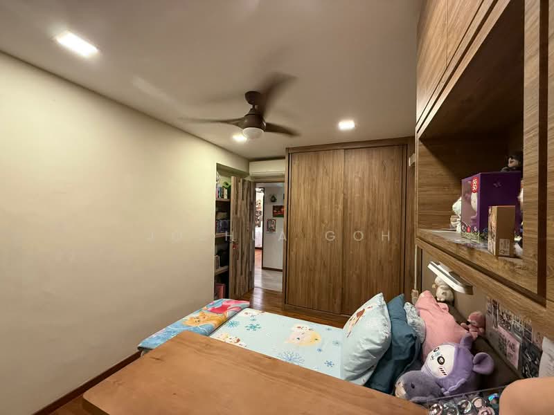 82B Lorong 4 Toa Payoh HDB Flat For Sale at S$ 1,038,000 | PropertyGuru Singapore - Bedroom