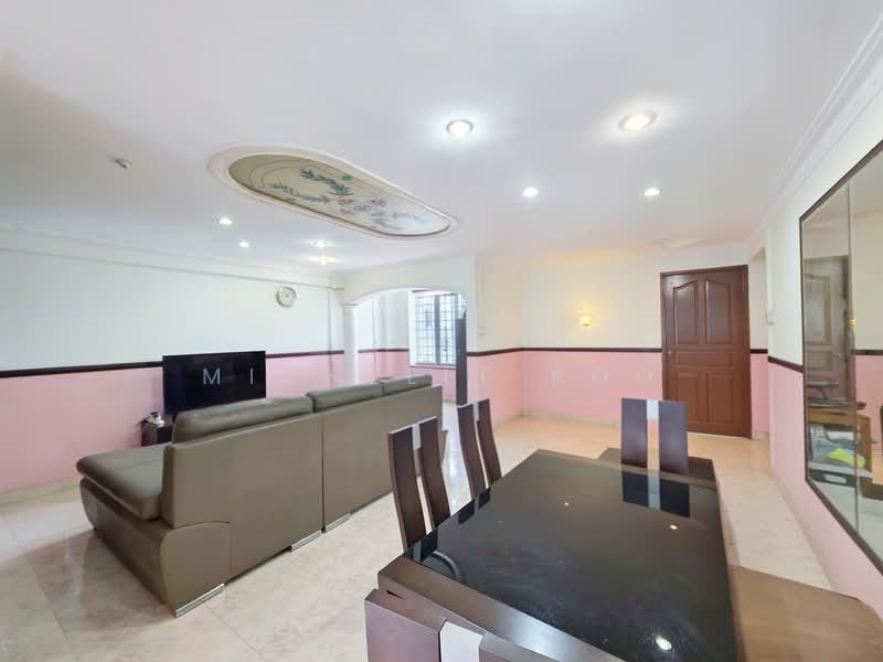 667B Jurong West Street 65 HDB Flat For Sale at S$ 680,000 | PropertyGuru Singapore - Living Room