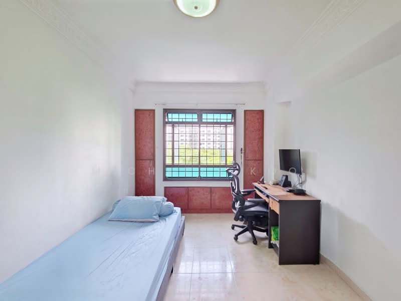 667B Jurong West Street 65 HDB Flat For Sale at S$ 680,000 | PropertyGuru Singapore - Bedroom