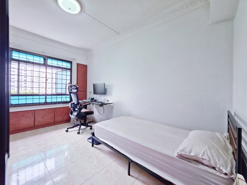 667B Jurong West Street 65 HDB Flat For Sale at S$ 680,000 | PropertyGuru Singapore - Bedroom