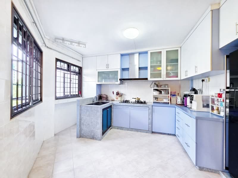 667B Jurong West Street 65 HDB Flat For Sale at S$ 680,000 | PropertyGuru Singapore - Kitchen