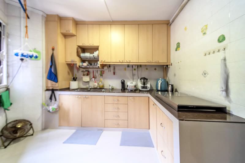 649B Jurong West Street 61 HDB Flat For Sale at S$ 630,000 | PropertyGuru Singapore - Kitchen