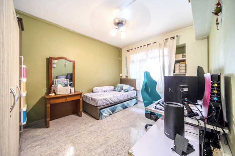 649B Jurong West Street 61 HDB Flat For Sale at S$ 630,000 | PropertyGuru Singapore - Bedroom