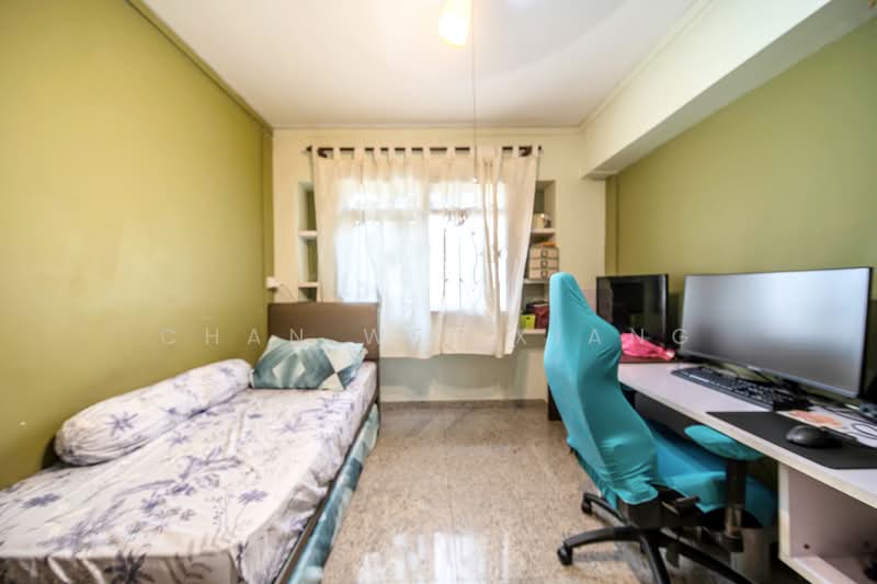 649B Jurong West Street 61 HDB Flat For Sale at S$ 630,000 | PropertyGuru Singapore - Bedroom