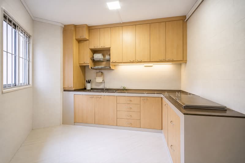 649B Jurong West Street 61, 649B Jurong West Street 61, 3 Bedrooms, 968 sqft, HDB Flat For Sale, by Chan Wei Xiang, 500070302 - Kitchen - PropertyGuru.com.sg