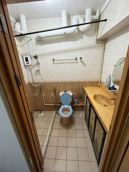 406 Sembawang Drive, 406 Sembawang Drive, Room Rental, 300 sqft, HDB Flat For Rent, by Logan Ting, 500070305 - Bathroom - PropertyGuru.com.sg