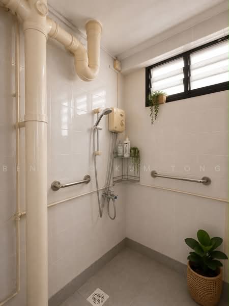 53 Lorong 5 Toa Payoh, 53 Lorong 5 Toa Payoh, 3 Bedrooms, 732 sqft, HDB Flat For Sale, by Ben Woo Kum Tong, 500070334 - Bathroom - PropertyGuru.com.sg