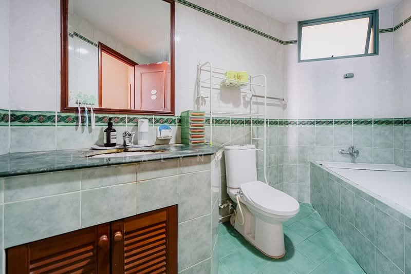 Yew Mei Green Condominium For Sale at S$ 1,399,000 | PropertyGuru Singapore - Bathroom