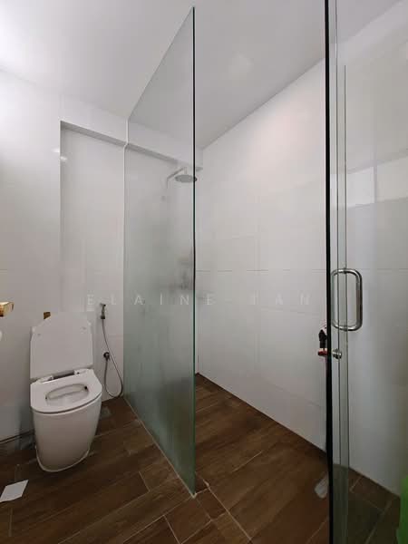 West Coast Detached House For Sale at S$ 4,688,888 | PropertyGuru Singapore - Bathroom