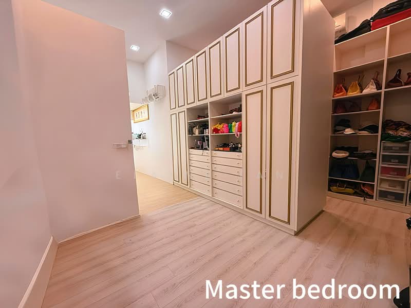 West Coast Detached House For Sale at S$ 4,688,888 | PropertyGuru Singapore - Master Bedroom walk in wardrobe